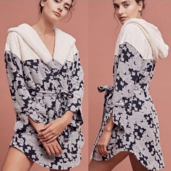 Anthropologie Other - Lilka by Anthropologie Navy Sherpa Lined Hooded Robe